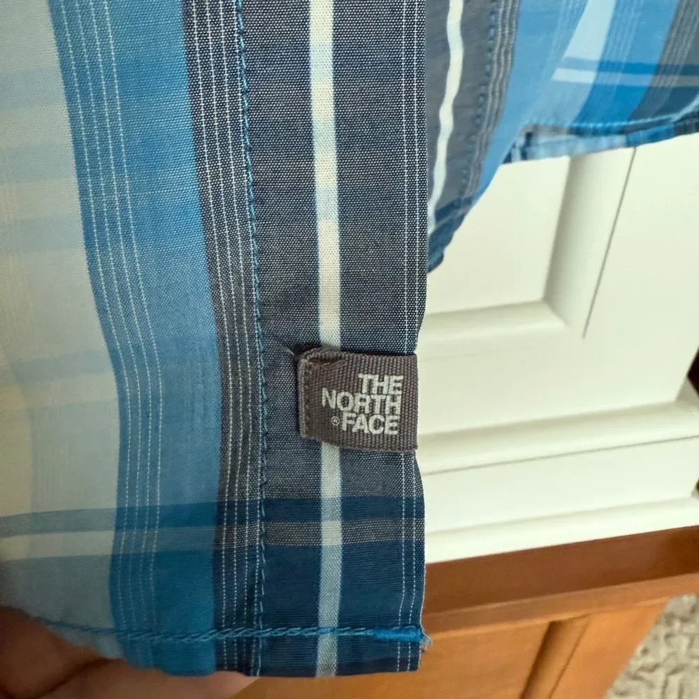 The Northface Large Blue Plaid Men's Shirt Short Sleeve Button Front.